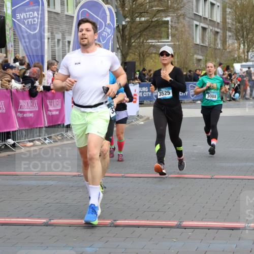 12.04.2026 - 45. Internationalen Wilhelmsburger Insellauf Strokosch-Dieckow http://msf.ph/oto/9478875 12.04.2026 12:58:58 Ziel 4344, 3889, 3309, 5613, 3525, 5422, 3088 meine-sportfotos.de