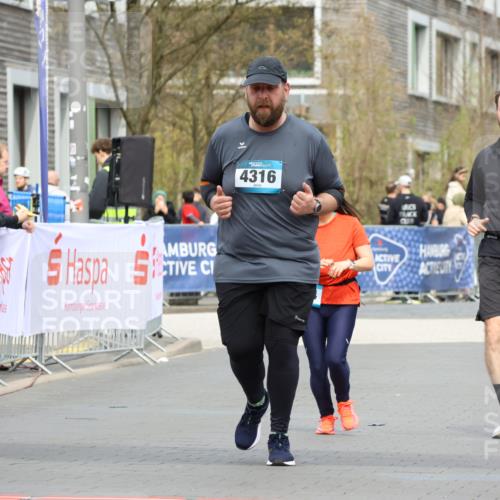 12.04.2026 - 45. Internationalen Wilhelmsburger Insellauf Strokosch-Dieckow http://msf.ph/oto/9478882 12.04.2026 13:29:13 Ziel 5509, 4316, 3564, 3483 meine-sportfotos.de