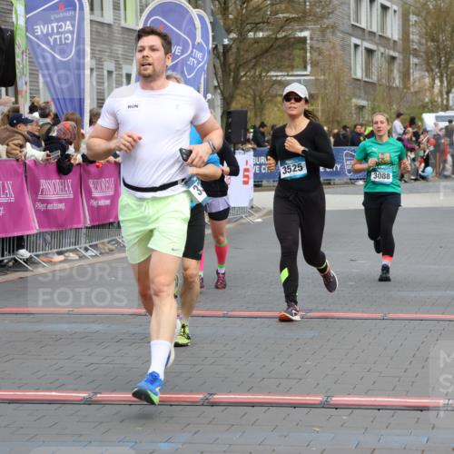 12.04.2026 - 45. Internationalen Wilhelmsburger Insellauf Strokosch-Dieckow http://msf.ph/oto/9478885 12.04.2026 12:58:58 Ziel 4344, 3889, 3309, 5613, 3525, 5422, 3088 meine-sportfotos.de