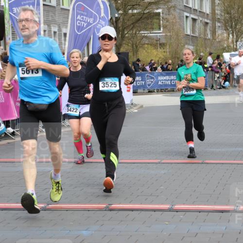 12.04.2026 - 45. Internationalen Wilhelmsburger Insellauf Strokosch-Dieckow http://msf.ph/oto/9478910 12.04.2026 12:58:59 Ziel 4344, 3889, 3309, 5613, 3525, 5422, 3088 meine-sportfotos.de