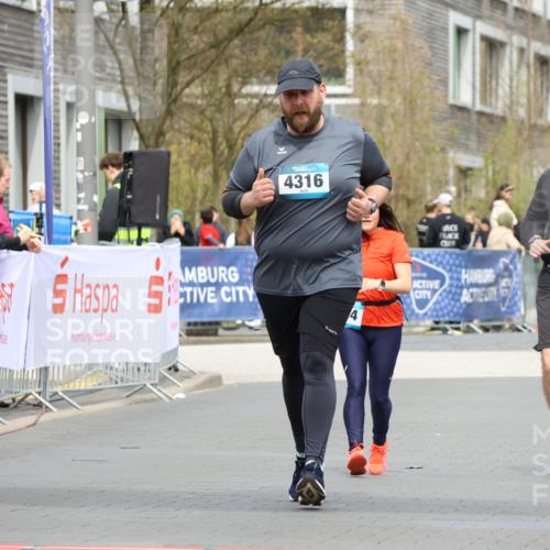 12.04.2026 - 45. Internationalen Wilhelmsburger Insellauf Strokosch-Dieckow http://msf.ph/oto/9478918 12.04.2026 13:29:12 Ziel 5509, 4316, 3564 meine-sportfotos.de