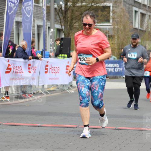 12.04.2026 - 45. Internationalen Wilhelmsburger Insellauf Strokosch-Dieckow http://msf.ph/oto/9478945 12.04.2026 13:29:10 Ziel 5509, 4316 meine-sportfotos.de