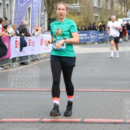 12.04.2026 - 45. Internationalen Wilhelmsburger Insellauf Strokosch-Dieckow http://msf.ph/oto/9478949 12.04.2026 12:59:01 Ziel 3309, 5613, 3525, 5422, 3088 meine-sportfotos.de