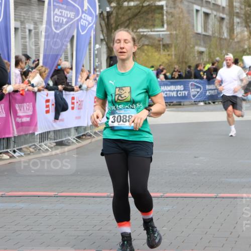 12.04.2026 - 45. Internationalen Wilhelmsburger Insellauf Strokosch-Dieckow http://msf.ph/oto/9478976 12.04.2026 12:59:01 Ziel 3309, 5613, 3525, 5422, 3088 meine-sportfotos.de