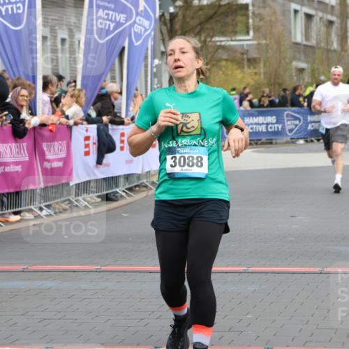 12.04.2026 - 45. Internationalen Wilhelmsburger Insellauf Strokosch-Dieckow http://msf.ph/oto/9479010 12.04.2026 12:59:01 Ziel 3309, 5613, 3525, 5422, 3088 meine-sportfotos.de