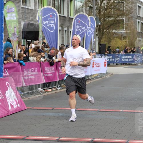 12.04.2026 - 45. Internationalen Wilhelmsburger Insellauf Strokosch-Dieckow http://msf.ph/oto/9479048 12.04.2026 12:59:05 Ziel 3255 meine-sportfotos.de