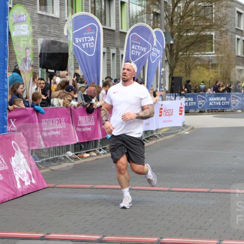 12.04.2026 - 45. Internationalen Wilhelmsburger Insellauf Strokosch-Dieckow http://msf.ph/oto/9479056 12.04.2026 12:59:05 Ziel 3255 meine-sportfotos.de