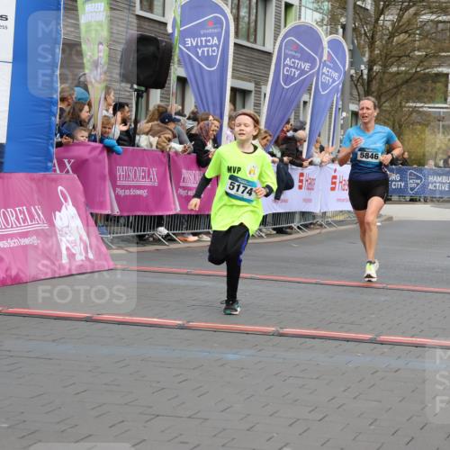 12.04.2026 - 45. Internationalen Wilhelmsburger Insellauf Strokosch-Dieckow http://msf.ph/oto/9479099 12.04.2026 12:59:14 Ziel 5174, 5846, 3286, 3623 meine-sportfotos.de