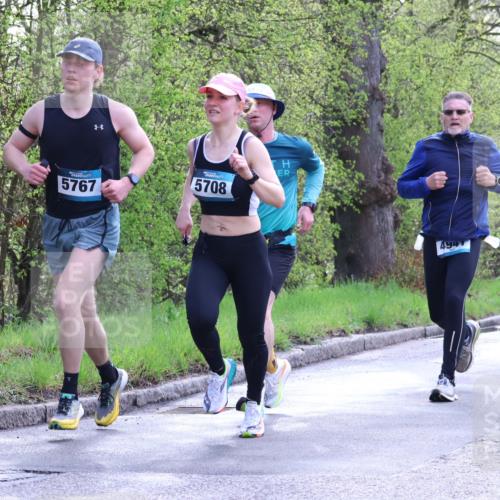 12.04.2026 - 45. Internationalen Wilhelmsburger Insellauf Yannick Fuchs http://msf.ph/oto/9479103 12.04.2026 10:17:09 Laufen 5767, 5708, 494, 5742 meine-sportfotos.de