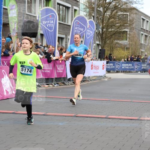 12.04.2026 - 45. Internationalen Wilhelmsburger Insellauf Strokosch-Dieckow http://msf.ph/oto/9479127 12.04.2026 12:59:14 Ziel 5174, 5846, 3286, 3623 meine-sportfotos.de