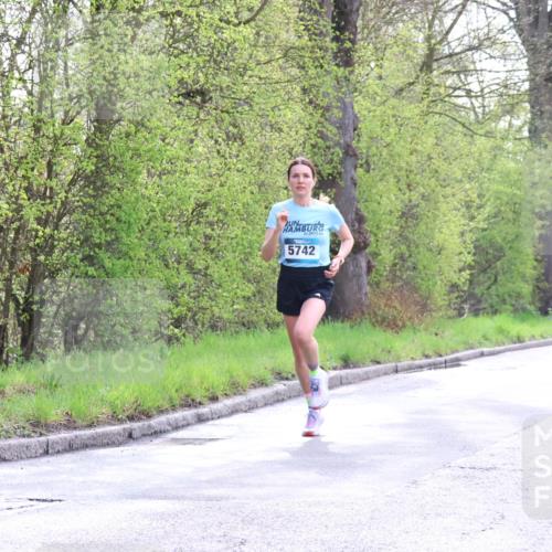 12.04.2026 - 45. Internationalen Wilhelmsburger Insellauf Yannick Fuchs http://msf.ph/oto/9479131 12.04.2026 10:17:12 Laufen 21, 0975, 5742 meine-sportfotos.de