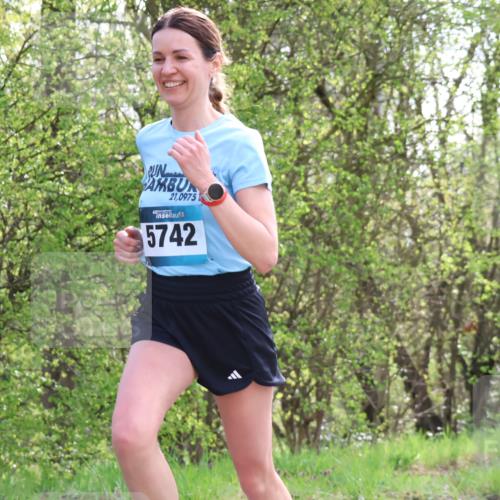 12.04.2026 - 45. Internationalen Wilhelmsburger Insellauf Yannick Fuchs http://msf.ph/oto/9479155 12.04.2026 10:17:14 Laufen 21, 0975, 5742 meine-sportfotos.de
