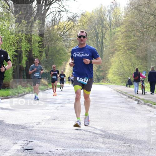 12.04.2026 - 45. Internationalen Wilhelmsburger Insellauf Yannick Fuchs http://msf.ph/oto/9479181 12.04.2026 10:17:17 Laufen 4460, 2160, 5440, 2213 meine-sportfotos.de