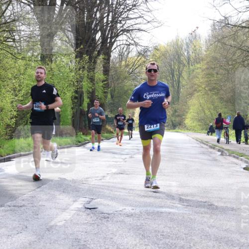 12.04.2026 - 45. Internationalen Wilhelmsburger Insellauf Yannick Fuchs http://msf.ph/oto/9479185 12.04.2026 10:17:17 Laufen 2382, 446, 2160, 5440, 2213 meine-sportfotos.de