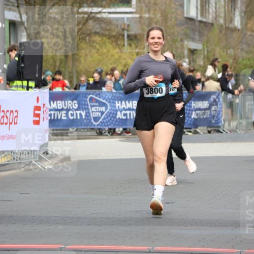 12.04.2026 - 45. Internationalen Wilhelmsburger Insellauf Strokosch-Dieckow http://msf.ph/oto/9479197 12.04.2026 13:28:48 Ziel 3800 meine-sportfotos.de