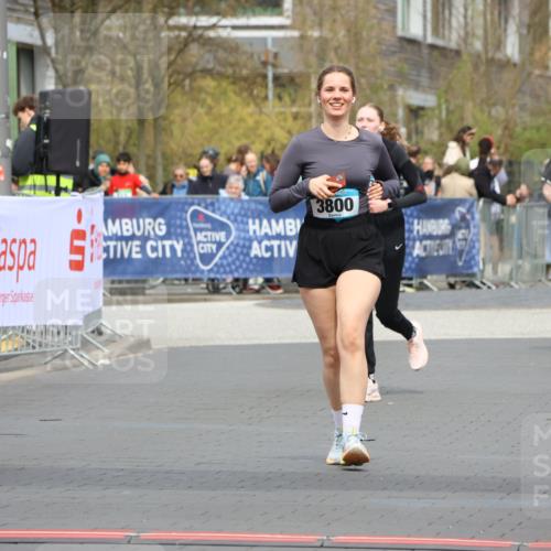 12.04.2026 - 45. Internationalen Wilhelmsburger Insellauf Strokosch-Dieckow http://msf.ph/oto/9479207 12.04.2026 13:28:48 Ziel 3800 meine-sportfotos.de