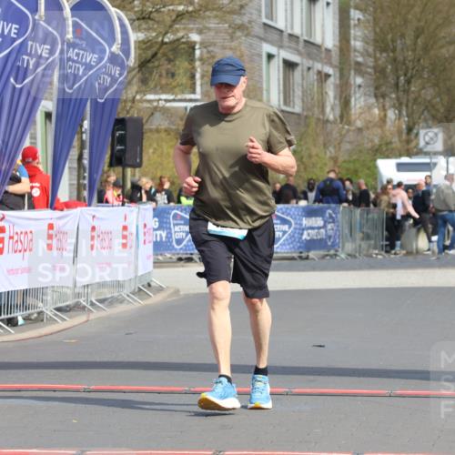 12.04.2026 - 45. Internationalen Wilhelmsburger Insellauf Strokosch-Dieckow http://msf.ph/oto/9479228 12.04.2026 11:45:25 Ziel 4201 meine-sportfotos.de