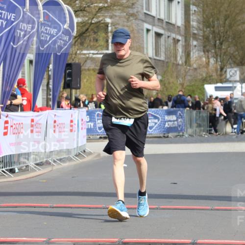 12.04.2026 - 45. Internationalen Wilhelmsburger Insellauf Strokosch-Dieckow http://msf.ph/oto/9479233 12.04.2026 11:45:25 Ziel 4201 meine-sportfotos.de