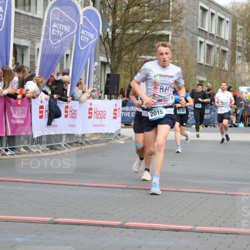 12.04.2026 - 45. Internationalen Wilhelmsburger Insellauf Strokosch-Dieckow http://msf.ph/oto/9479274 12.04.2026 12:59:22 Ziel 4822, 2015, 3926 meine-sportfotos.de