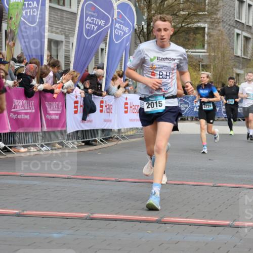 12.04.2026 - 45. Internationalen Wilhelmsburger Insellauf Strokosch-Dieckow http://msf.ph/oto/9479295 12.04.2026 12:59:23 Ziel 4822, 2015, 3926, 3728 meine-sportfotos.de