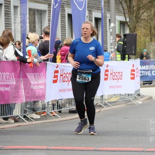 12.04.2026 - 45. Internationalen Wilhelmsburger Insellauf Strokosch-Dieckow http://msf.ph/oto/9479296 12.04.2026 13:28:30 Ziel 2563, 5695 meine-sportfotos.de