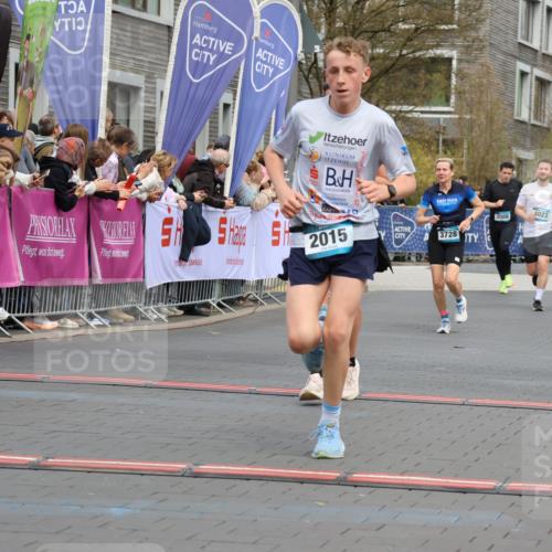 12.04.2026 - 45. Internationalen Wilhelmsburger Insellauf Strokosch-Dieckow http://msf.ph/oto/9479314 12.04.2026 12:59:23 Ziel 4822, 2015, 3926, 3728 meine-sportfotos.de