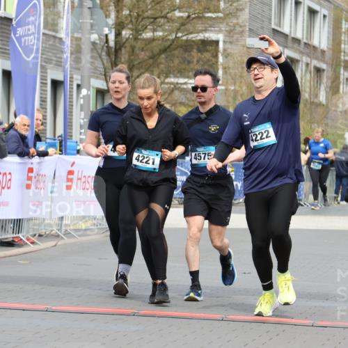 12.04.2026 - 45. Internationalen Wilhelmsburger Insellauf Strokosch-Dieckow http://msf.ph/oto/9479329 12.04.2026 13:28:18 Ziel 3938, 3937, 4222, 4221, 4575, 4574 meine-sportfotos.de