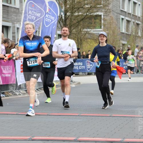 12.04.2026 - 45. Internationalen Wilhelmsburger Insellauf Strokosch-Dieckow http://msf.ph/oto/9479343 12.04.2026 12:59:27 Ziel 3926, 3728, 4023, 2009, 4875, 5276 meine-sportfotos.de