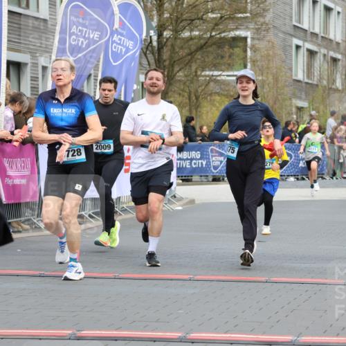 12.04.2026 - 45. Internationalen Wilhelmsburger Insellauf Strokosch-Dieckow http://msf.ph/oto/9479363 12.04.2026 12:59:27 Ziel 3926, 3728, 4023, 2009, 4875, 5276 meine-sportfotos.de