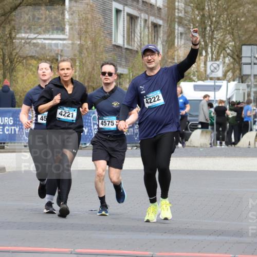 12.04.2026 - 45. Internationalen Wilhelmsburger Insellauf Strokosch-Dieckow http://msf.ph/oto/9479398 12.04.2026 13:28:16 Ziel 3938, 3937, 4222, 4221, 4575, 4574 meine-sportfotos.de