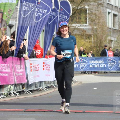 12.04.2026 - 45. Internationalen Wilhelmsburger Insellauf Strokosch-Dieckow http://msf.ph/oto/9479400 12.04.2026 11:46:57 Ziel 2904, 4685, 4688 meine-sportfotos.de