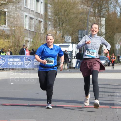 12.04.2026 - 45. Internationalen Wilhelmsburger Insellauf Strokosch-Dieckow http://msf.ph/oto/9479411 12.04.2026 11:47:00 Ziel 2904, 4685, 4688 meine-sportfotos.de