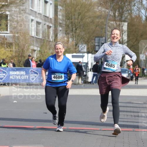 12.04.2026 - 45. Internationalen Wilhelmsburger Insellauf Strokosch-Dieckow http://msf.ph/oto/9479424 12.04.2026 11:47:00 Ziel 2904, 4685, 4688 meine-sportfotos.de