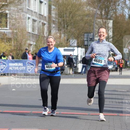 12.04.2026 - 45. Internationalen Wilhelmsburger Insellauf Strokosch-Dieckow http://msf.ph/oto/9479435 12.04.2026 11:47:00 Ziel 2904, 4685, 4688 meine-sportfotos.de