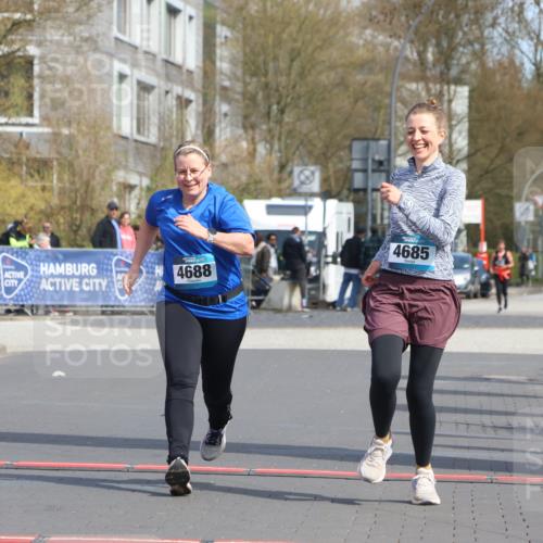 12.04.2026 - 45. Internationalen Wilhelmsburger Insellauf Strokosch-Dieckow http://msf.ph/oto/9479456 12.04.2026 11:47:00 Ziel 2904, 4685, 4688 meine-sportfotos.de