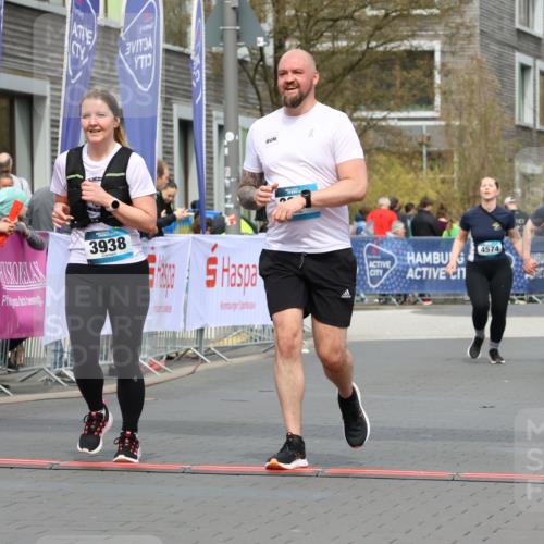 12.04.2026 - 45. Internationalen Wilhelmsburger Insellauf Strokosch-Dieckow http://msf.ph/oto/9479460 12.04.2026 13:28:14 Ziel 2875, 3938, 3937 meine-sportfotos.de