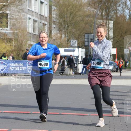 12.04.2026 - 45. Internationalen Wilhelmsburger Insellauf Strokosch-Dieckow http://msf.ph/oto/9479501 12.04.2026 11:47:00 Ziel 2904, 4685, 4688 meine-sportfotos.de