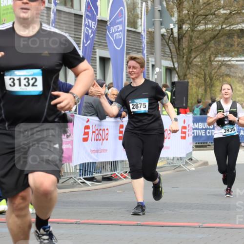 12.04.2026 - 45. Internationalen Wilhelmsburger Insellauf Strokosch-Dieckow http://msf.ph/oto/9479529 12.04.2026 13:28:11 Ziel 2756, 2180, 3132, 2875, 3938, 3937 meine-sportfotos.de