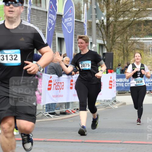 12.04.2026 - 45. Internationalen Wilhelmsburger Insellauf Strokosch-Dieckow http://msf.ph/oto/9479544 12.04.2026 13:28:11 Ziel 2756, 2180, 3132, 2875, 3938, 3937 meine-sportfotos.de