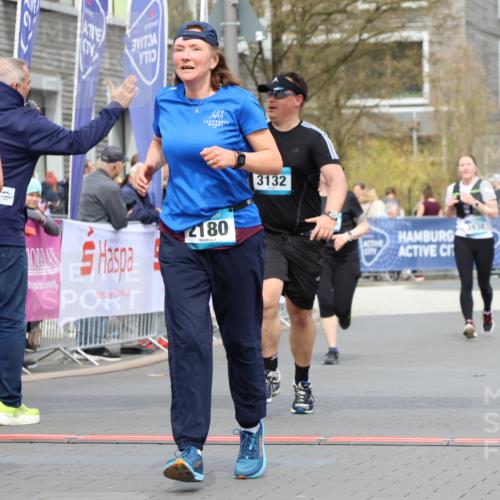 12.04.2026 - 45. Internationalen Wilhelmsburger Insellauf Strokosch-Dieckow http://msf.ph/oto/9479558 12.04.2026 13:28:08 Ziel 2756, 2180, 3132, 2875 meine-sportfotos.de