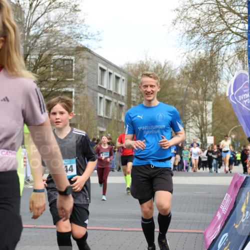 12.04.2026 - 45. Internationalen Wilhelmsburger Insellauf Strokosch-Dieckow http://msf.ph/oto/9479583 12.04.2026 12:59:41 Ziel 5219, 2068, 3246, 4035, 5244, 4128, 4565, 5079, 4395 meine-sportfotos.de