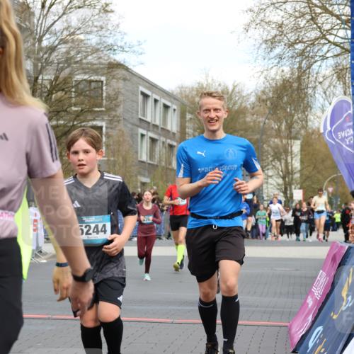 12.04.2026 - 45. Internationalen Wilhelmsburger Insellauf Strokosch-Dieckow http://msf.ph/oto/9479590 12.04.2026 12:59:41 Ziel 5219, 2068, 3246, 4035, 5244, 4128, 4565, 5079, 4395 meine-sportfotos.de