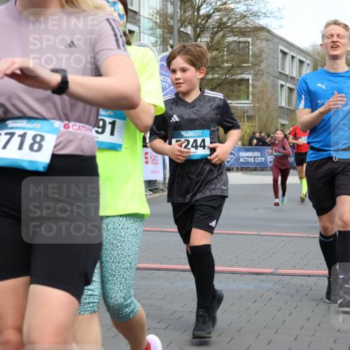 12.04.2026 - 45. Internationalen Wilhelmsburger Insellauf Strokosch-Dieckow http://msf.ph/oto/9479609 12.04.2026 12:59:42 Ziel 3246, 4035, 5244, 4128, 4565, 5079, 4395 meine-sportfotos.de