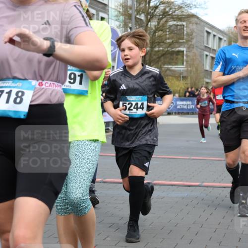 12.04.2026 - 45. Internationalen Wilhelmsburger Insellauf Strokosch-Dieckow http://msf.ph/oto/9479626 12.04.2026 12:59:42 Ziel 3246, 4035, 5244, 4128, 4565, 5079, 4395 meine-sportfotos.de