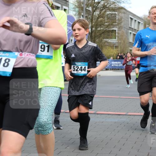 12.04.2026 - 45. Internationalen Wilhelmsburger Insellauf Strokosch-Dieckow http://msf.ph/oto/9479636 12.04.2026 12:59:42 Ziel 3246, 4035, 5244, 4128, 4565, 5079, 4395 meine-sportfotos.de