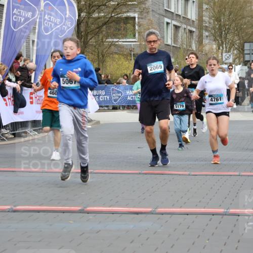 12.04.2026 - 45. Internationalen Wilhelmsburger Insellauf Strokosch-Dieckow http://msf.ph/oto/9479718 12.04.2026 12:59:50 Ziel 4187, 5067, 2069, 4761, 5179, 3192, 5635, 4917 meine-sportfotos.de