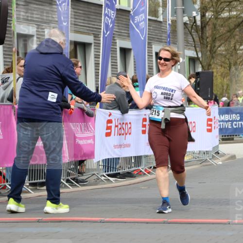 12.04.2026 - 45. Internationalen Wilhelmsburger Insellauf Strokosch-Dieckow http://msf.ph/oto/9479721 12.04.2026 13:28:03 Ziel 5222, 3215, 2756 meine-sportfotos.de