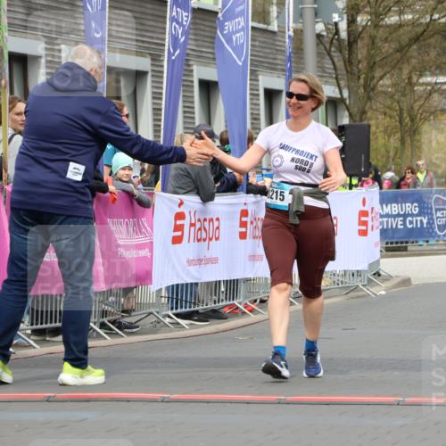 12.04.2026 - 45. Internationalen Wilhelmsburger Insellauf Strokosch-Dieckow http://msf.ph/oto/9479742 12.04.2026 13:28:02 Ziel 2944, 2945, 5222, 3215 meine-sportfotos.de