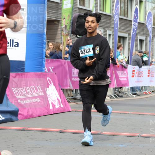 12.04.2026 - 45. Internationalen Wilhelmsburger Insellauf Strokosch-Dieckow http://msf.ph/oto/9479765 12.04.2026 13:28:01 Ziel 2944, 2945, 5222, 3215 meine-sportfotos.de