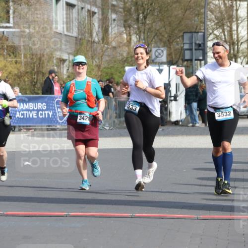 12.04.2026 - 45. Internationalen Wilhelmsburger Insellauf Strokosch-Dieckow http://msf.ph/oto/9479766 12.04.2026 11:48:09 Ziel 3533, 3532, 3457 meine-sportfotos.de